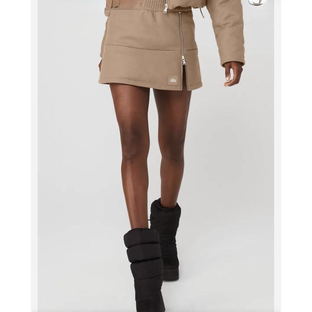 Alo Yoga Polaris Puffer Skirt - Gingerbread Size Small Athleisure Outdoors